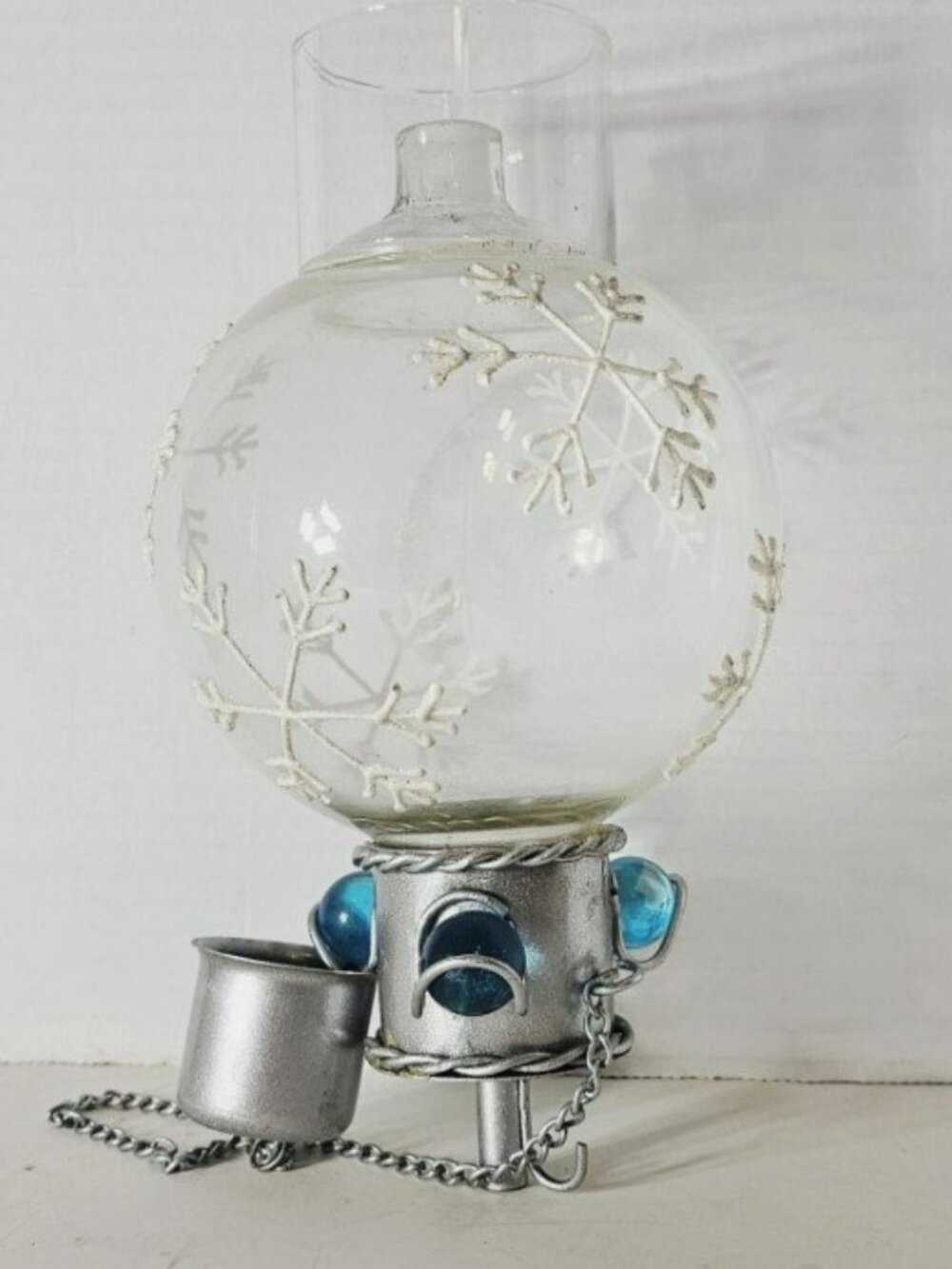2 NEW IN BOX Vintage Glass Oil Lanterns Yard Stakes Winter Snowflake Metal Stake